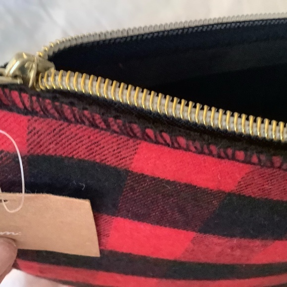 Black and Red buffalo plaid clutch, zipper closure NEW. HOLIDAY PLAID - Picture 1 of 7